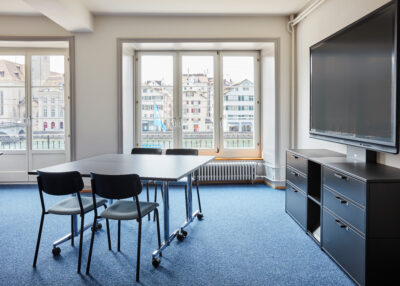 Embru eq displaymodul sideboard meetingroom hassenpflug besprechungsstuhl klapptisch sansiro 2