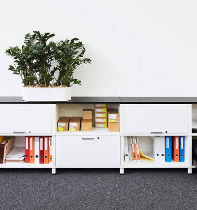 Embru eq modulsystem sideboard weiss schwarze abdeckplatte crop