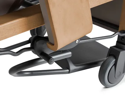 Pflegesessel Gaia detail Raster Fussplatte