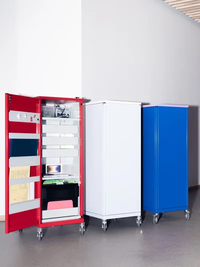 Büro-Korpusse dienen als mobiles Klassenzimmer