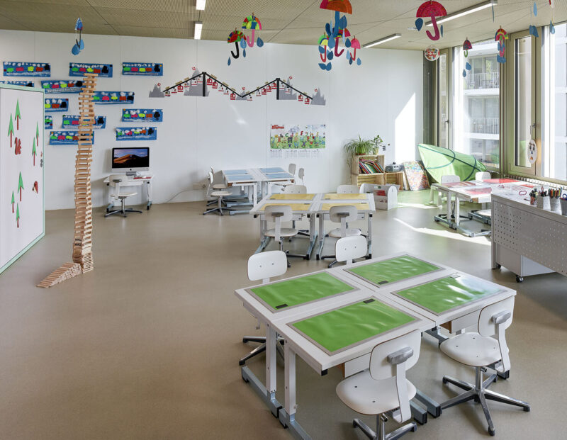 Schulstuhl 2100 weiss, in Kindergartengrösse