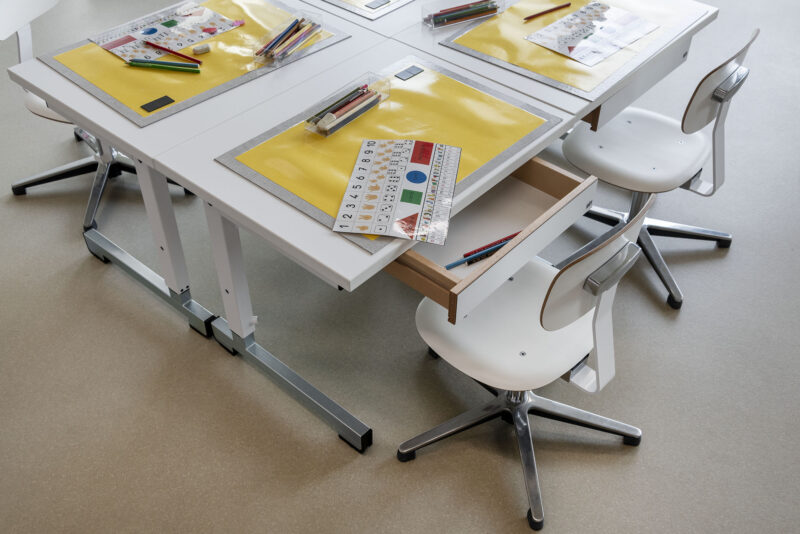 Kindergartentisch 5231 in Weiss mit Holz-Schublade