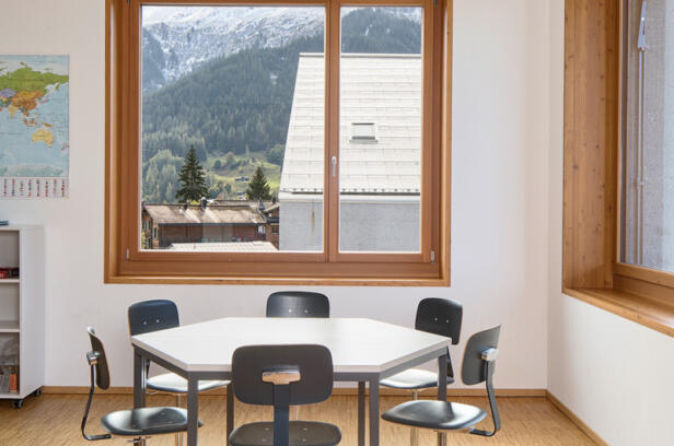 Schule Klosters Platz