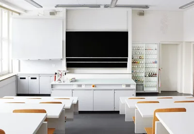 Säulentafel Grau mit drei Flächen