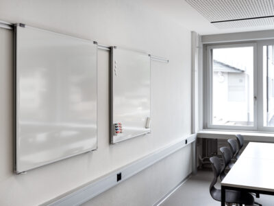 Embru schule einrichtung einhaengetafeln weiss klassenzimmer mood