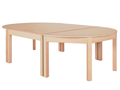 Trois tables ensemble