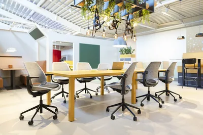Embru Be Hybrid Sitzungszimmer