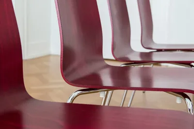 Embru mehrzweckstuhl mega farbe himbeer close